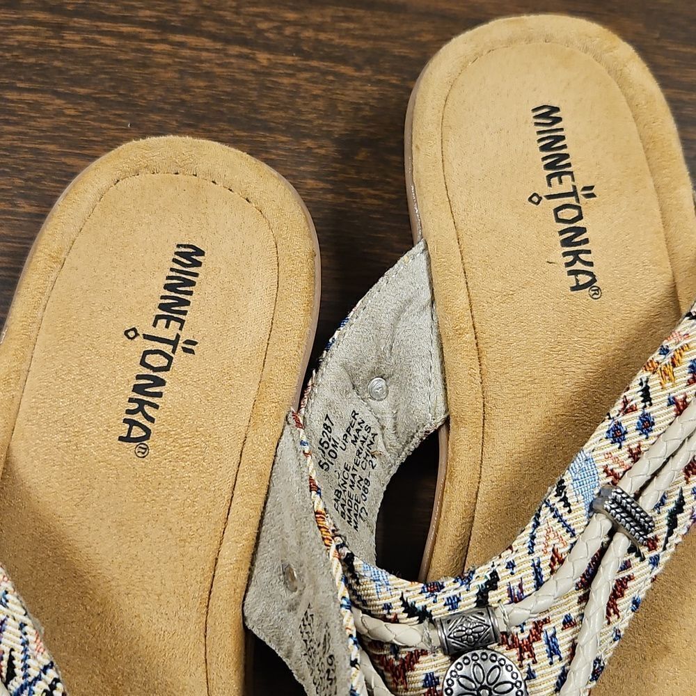Minnetonka Embroidered Thong Sandals – Size 10 - Picture 2 of 8
